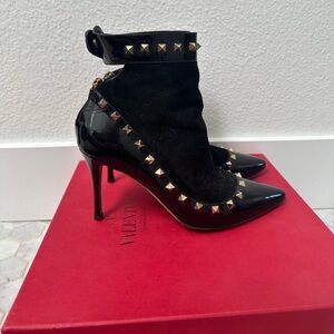 Valentino Rockstud booties!